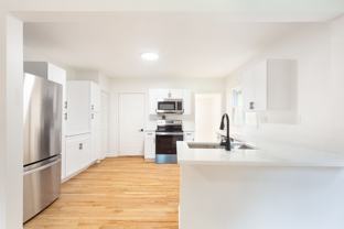 882 Oakland Dr Sw - Photo 1 of 1