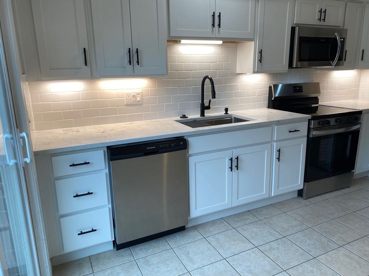 2581 Shakespeare Ln - Photo 3 of 11