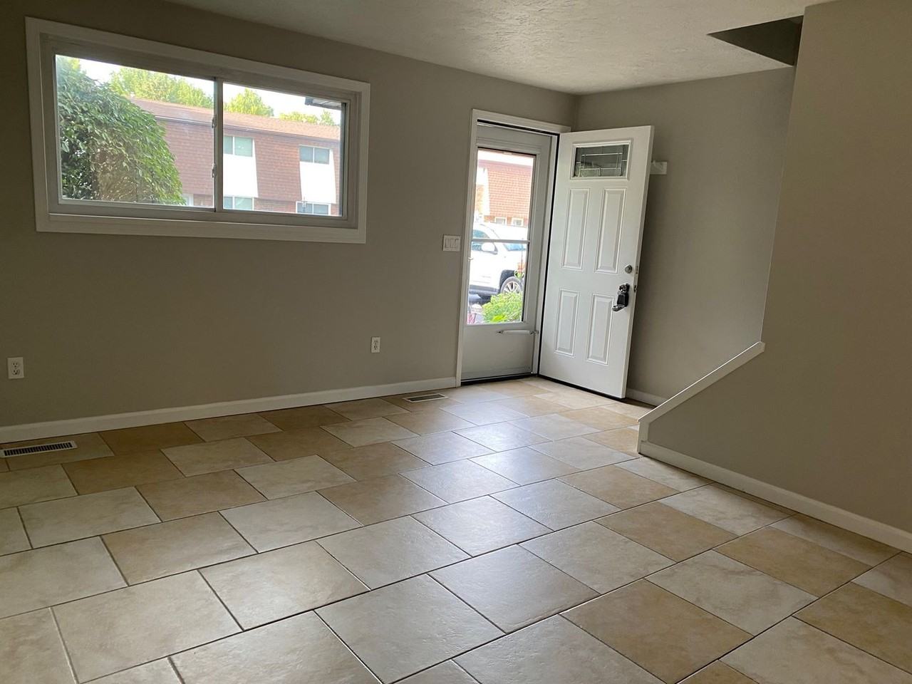 2581 Shakespeare Ln - Photo 5 of 11