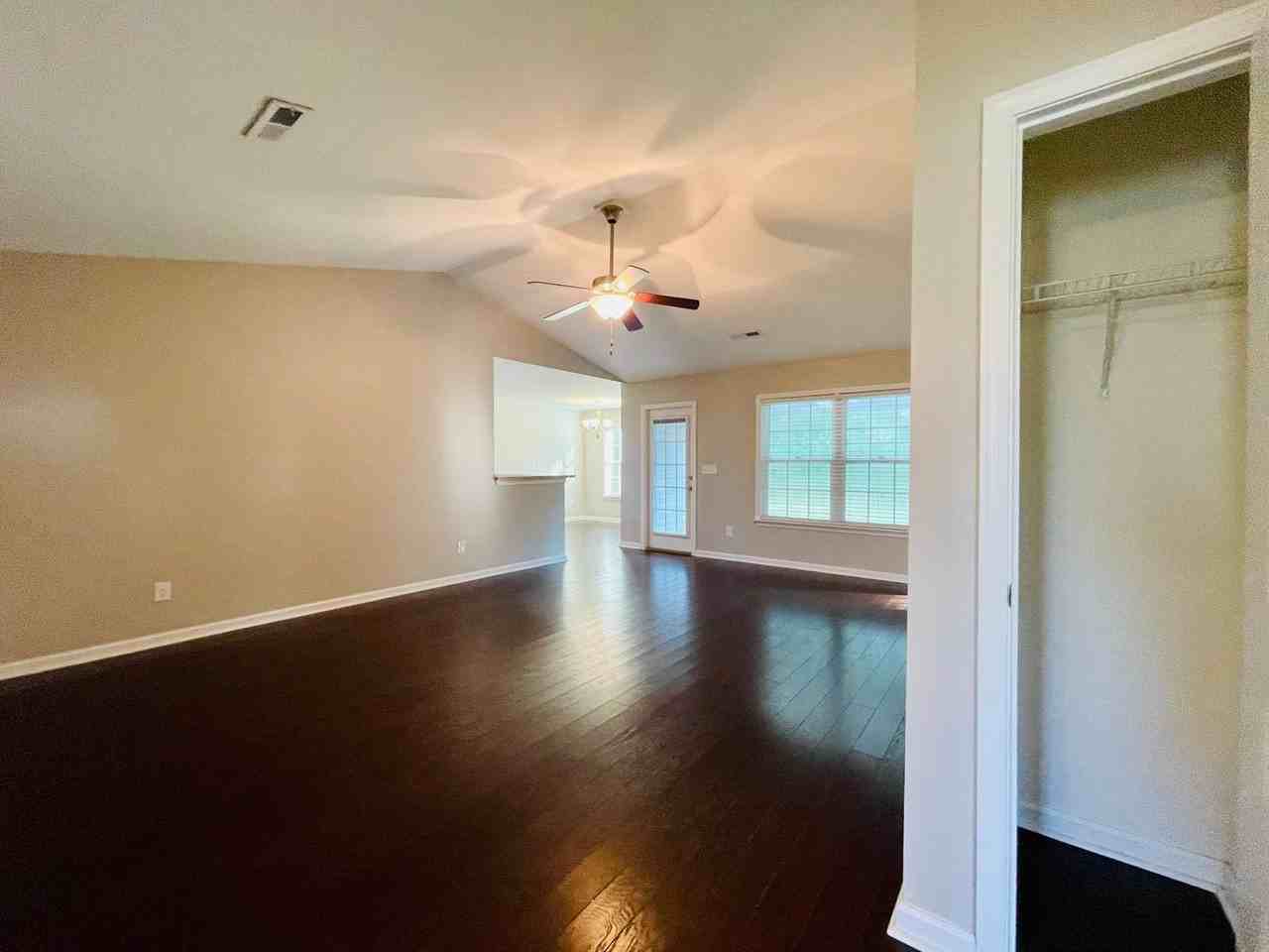 1404 Abberbury Dr - Photo 4 of 28