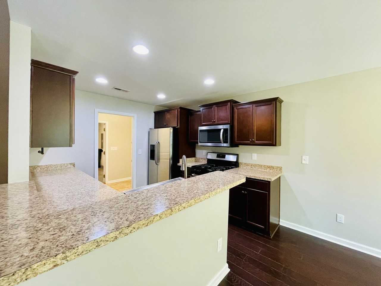 1404 Abberbury Dr - Photo 7 of 28