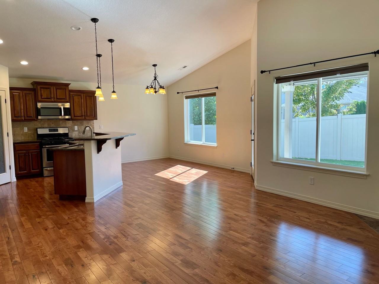 424 Lakerose Loop - Photo 3 of 21