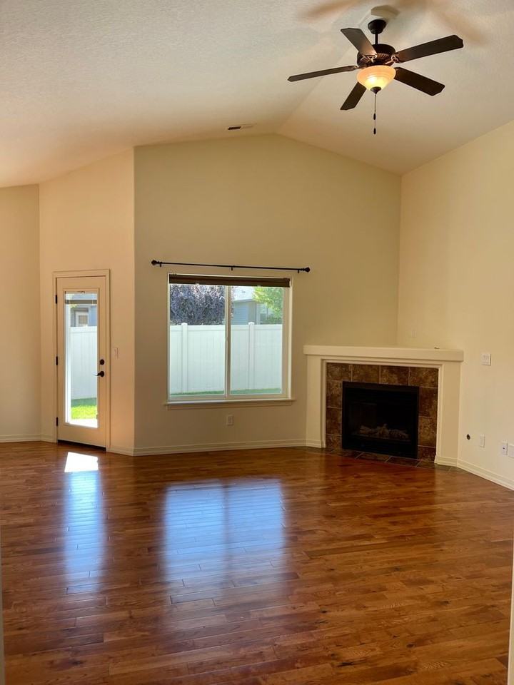 424 Lakerose Loop - Photo 4 of 21