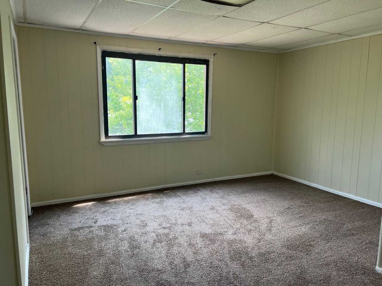 175 Grant Ave - Photo 3 of 8