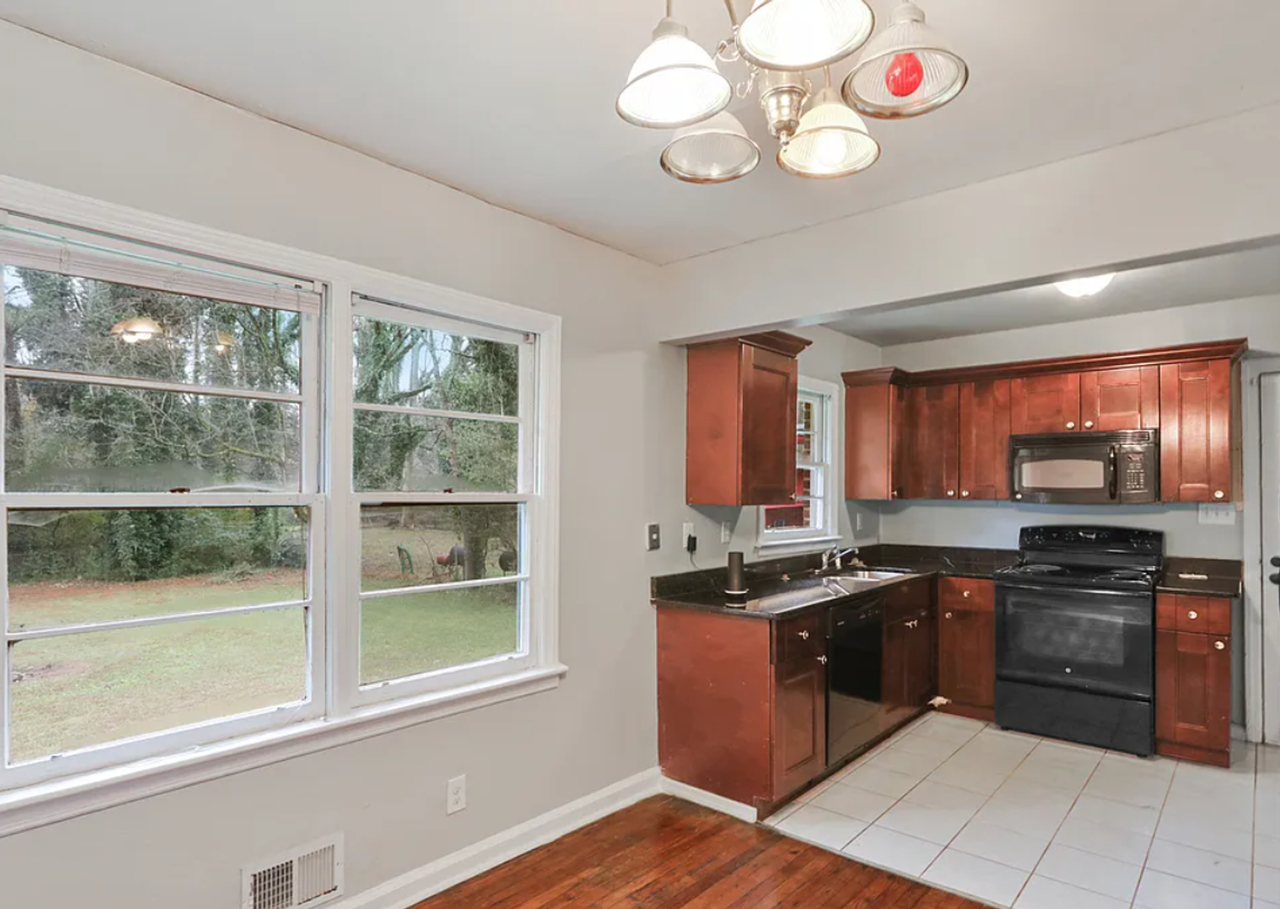 3243 Pinehill Dr - Photo 4 of 12