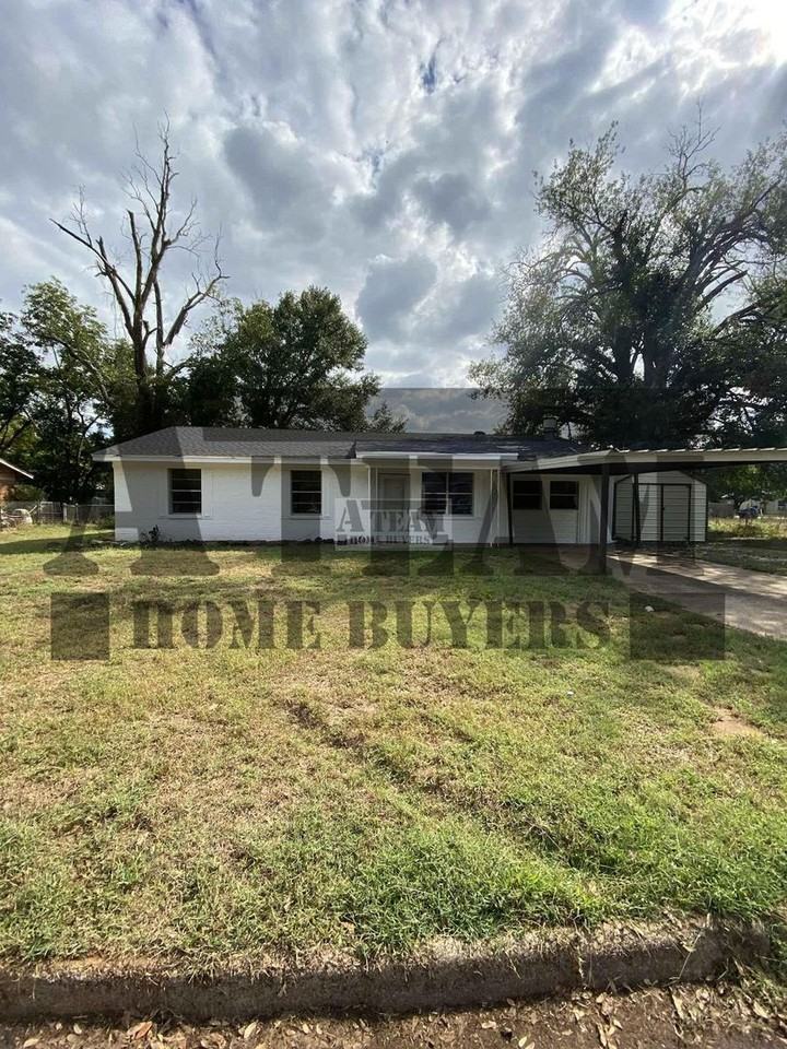 220 Lynn St - Photo 3 of 31