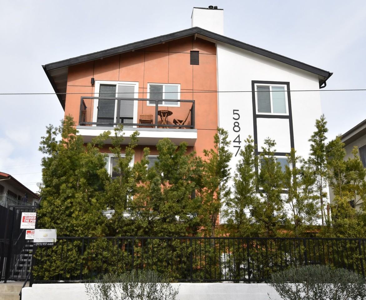 5847 Willoughby Ave - Photo 3 of 8