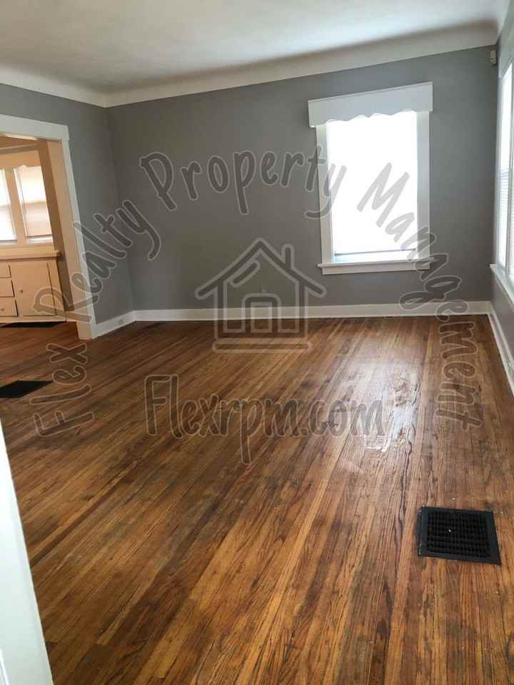 1808 Kensington Rd - Photo 2 of 11