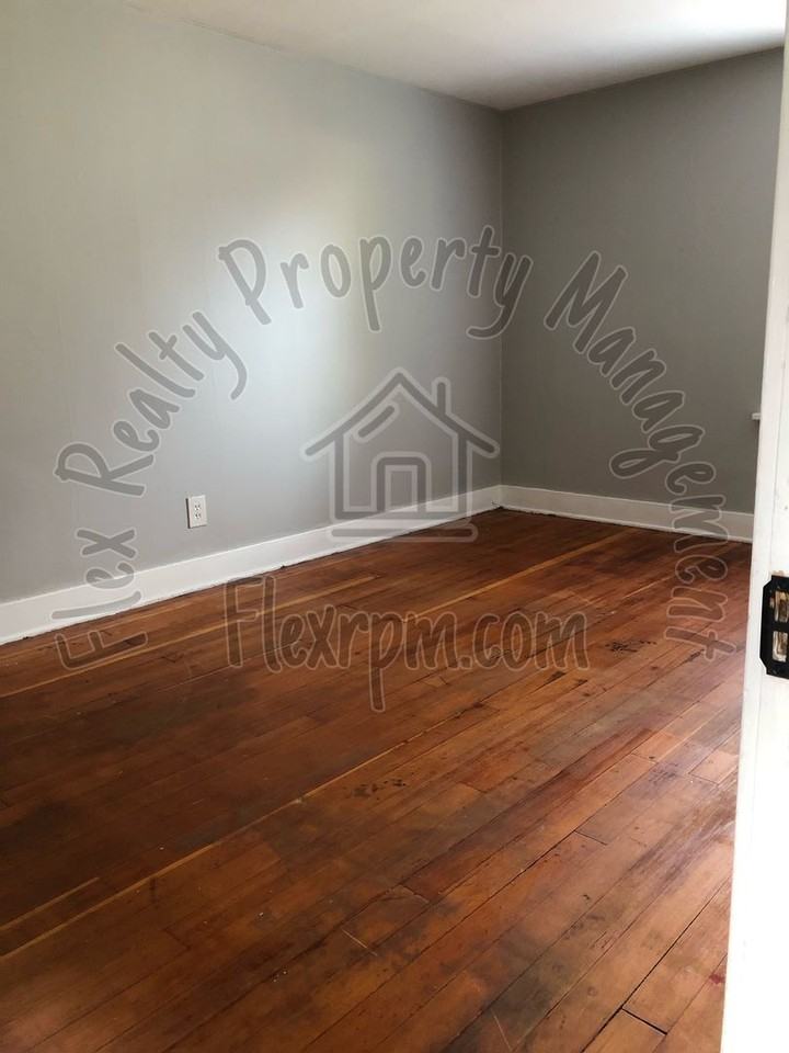 1808 Kensington Rd - Photo 5 of 11