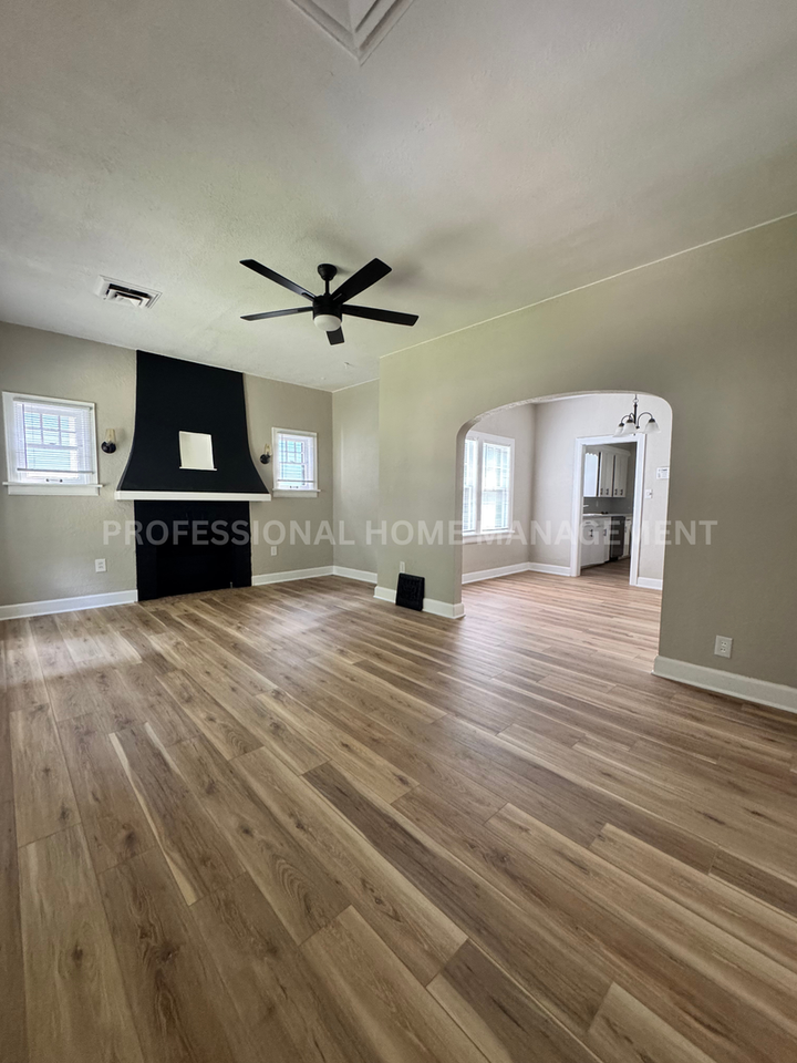 1221 N Pearce St - Photo 2 of 11
