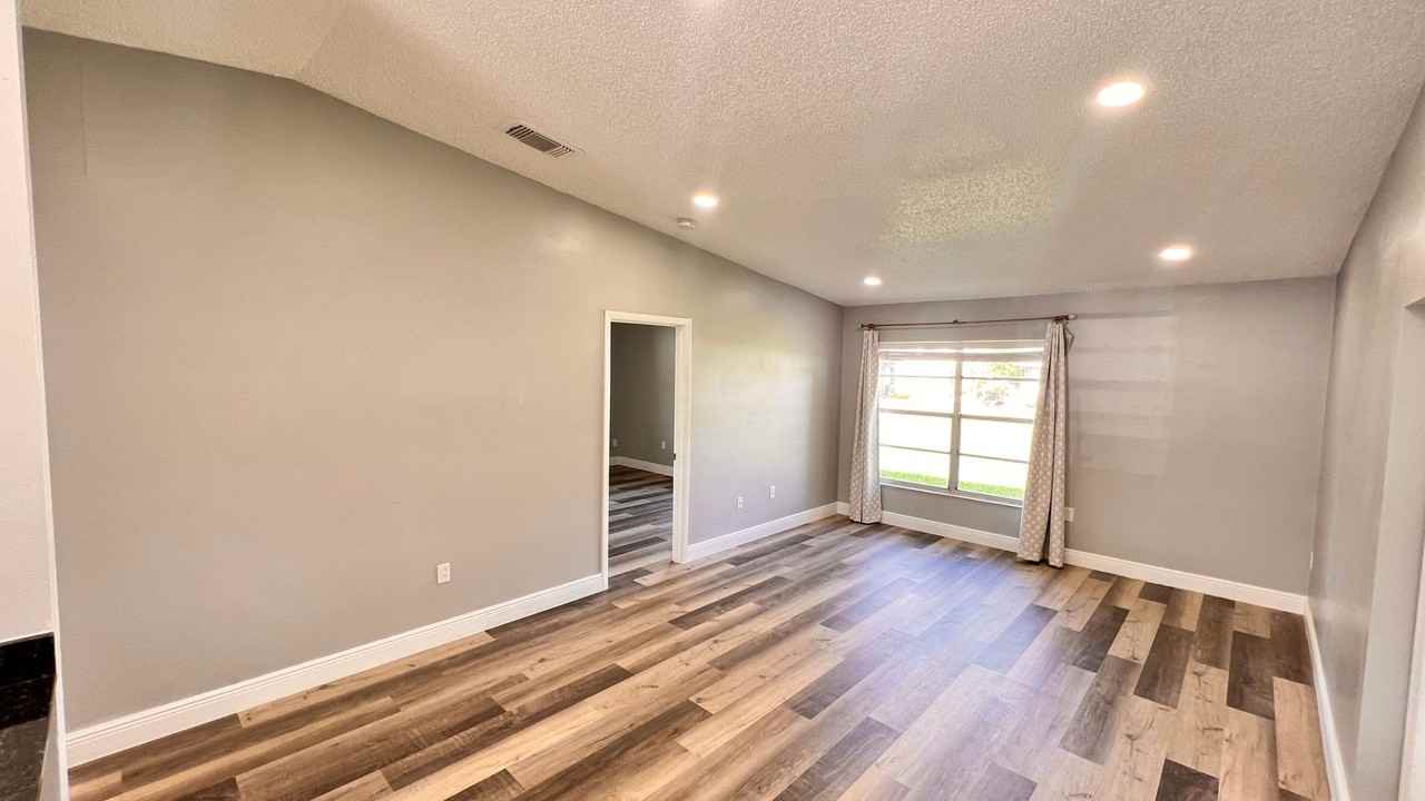 1184 Calanda Ave - Photo 5 of 27