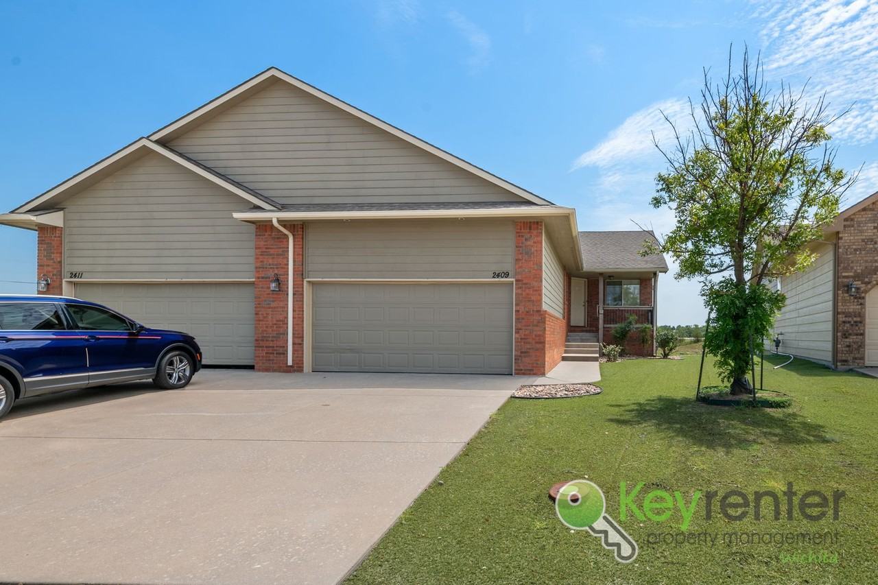 2409 E Coolwater St - Photo 2 of 40