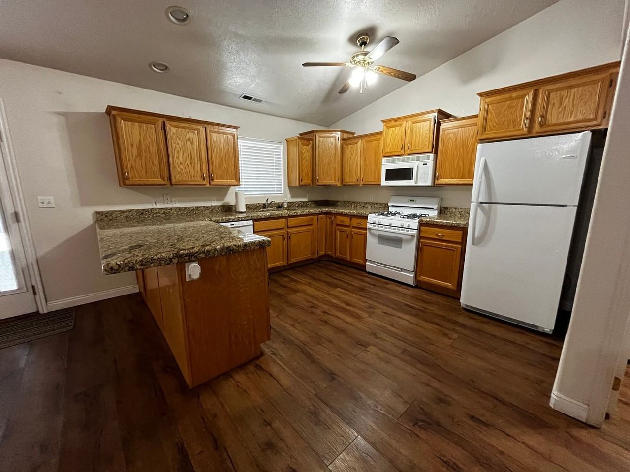 4192 W 150 N - Photo 6 of 24