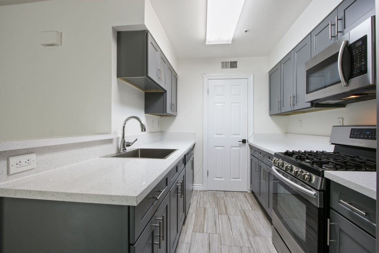 4111 Carol Dr - Photo 5 of 14