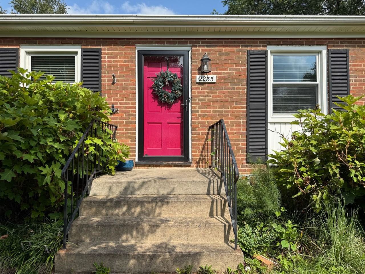2233 Banbury St - Photo 2 of 47