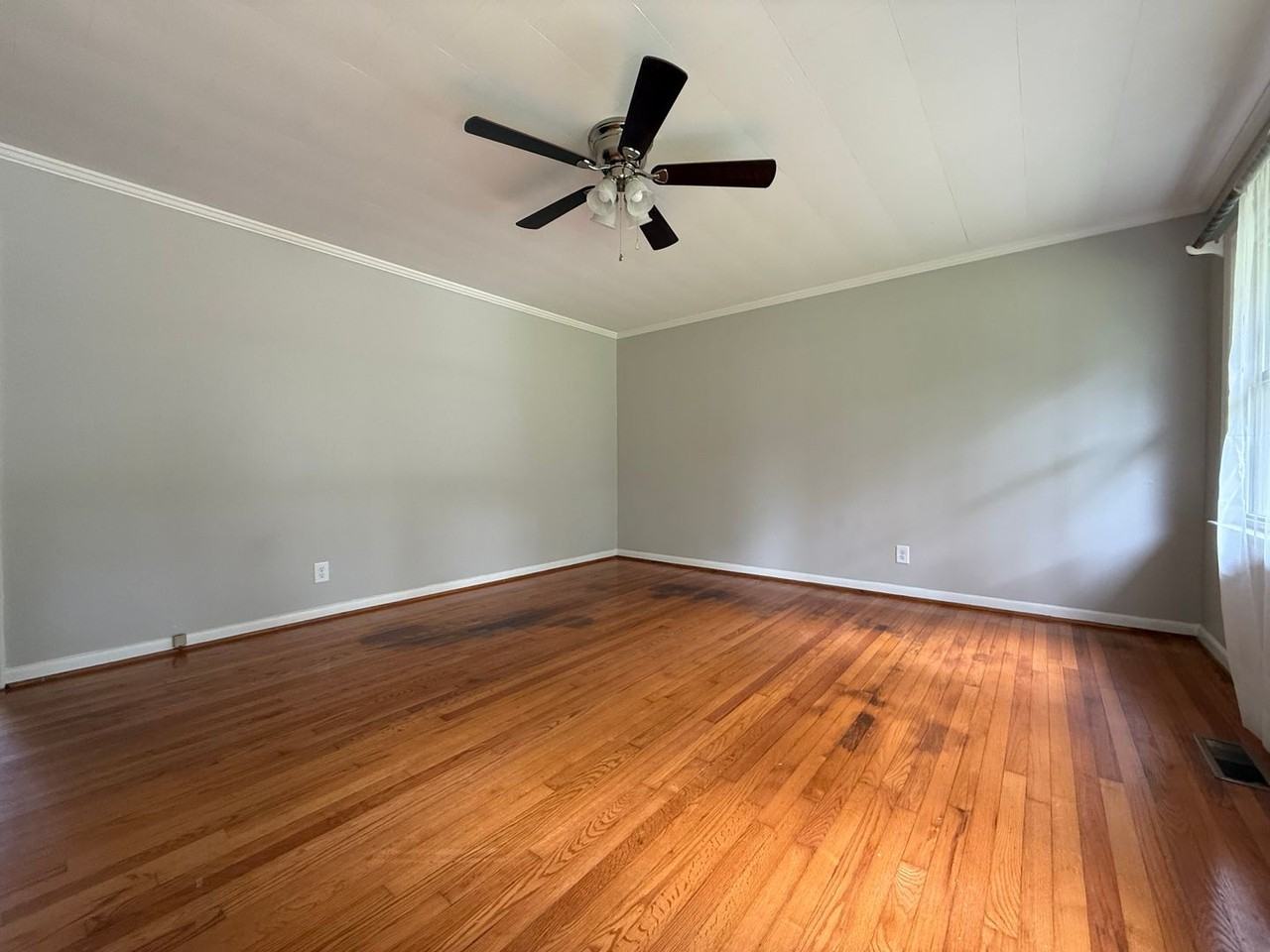 275 Mcrae Ave - Photo 2 of 9