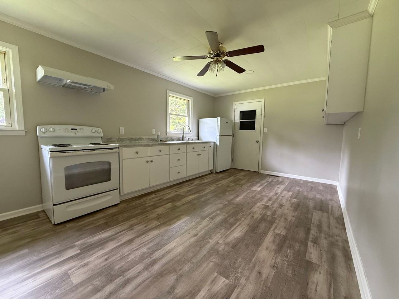 275 Mcrae Ave - Photo 3 of 9