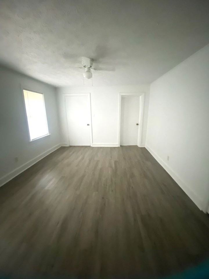 837 Fulton Avenue - Photo 5 of 11