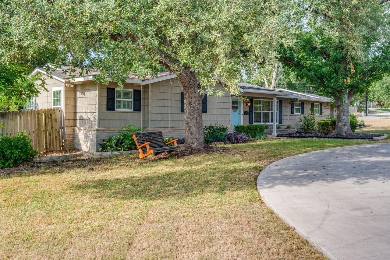 100 Seford Dr - Photo 2 of 25