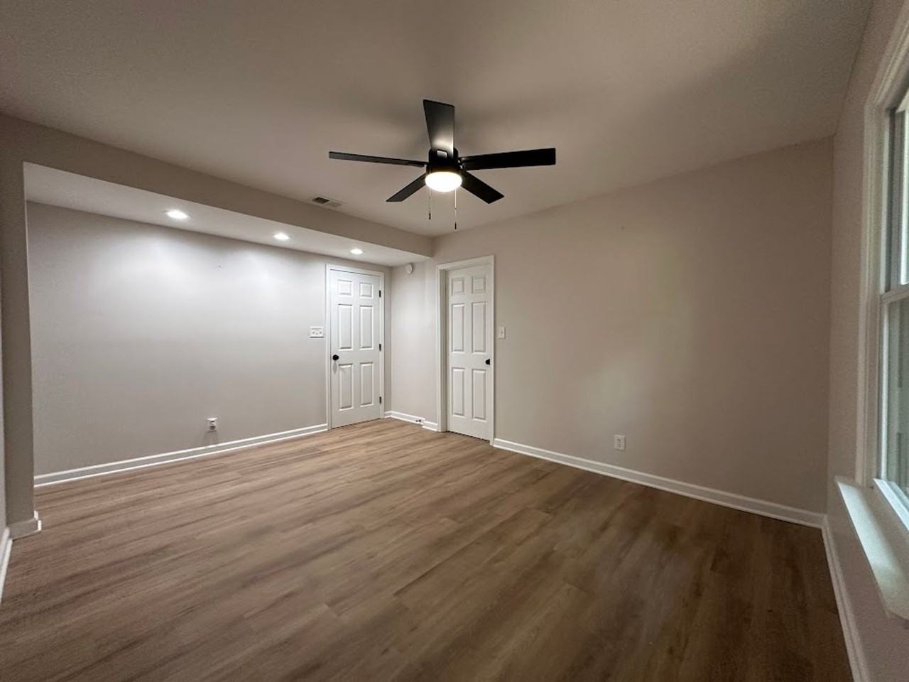 3393 Phillips Cir - Photo 3 of 11