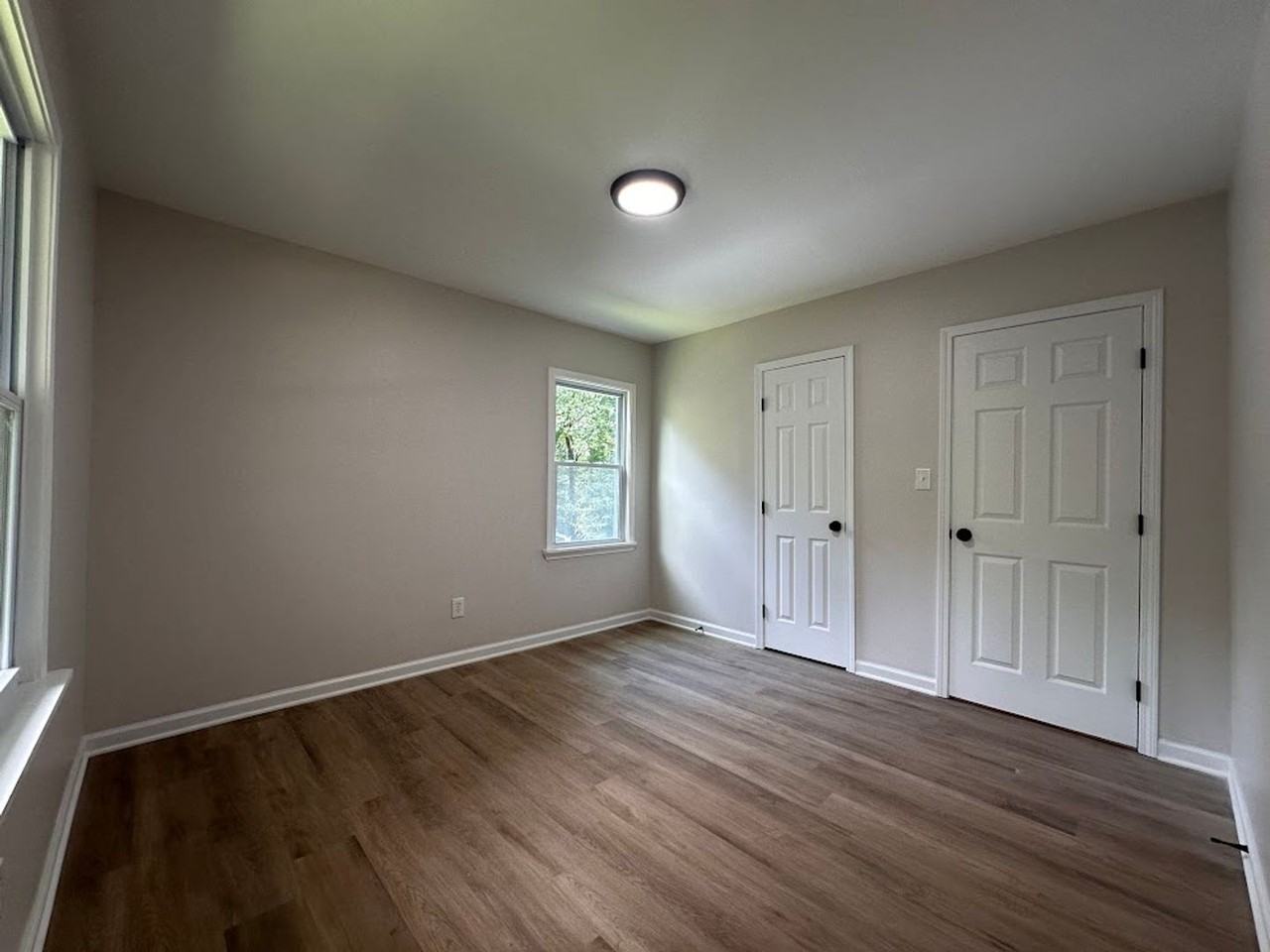 3393 Phillips Cir - Photo 4 of 11
