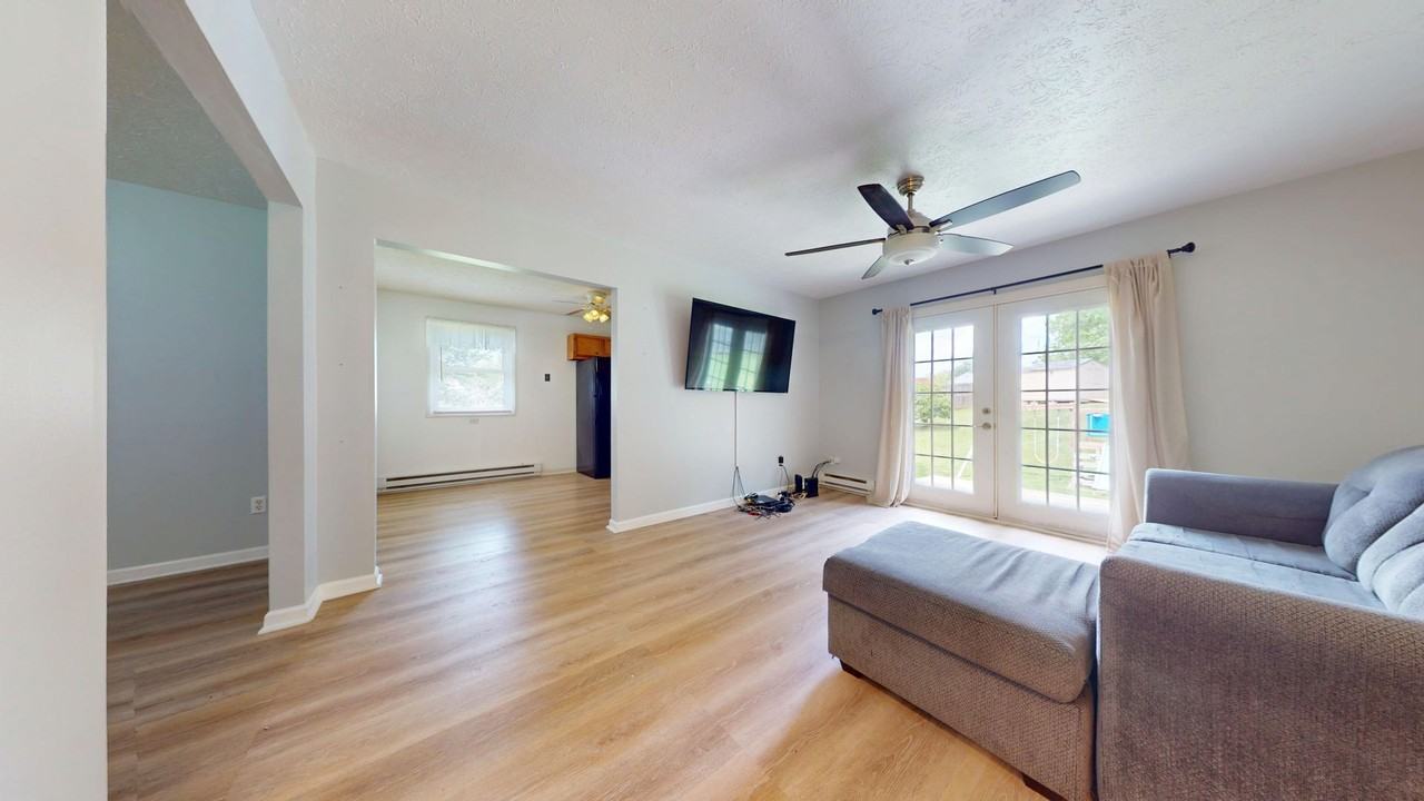 62 Brushwood Dr - Photo 3 of 16