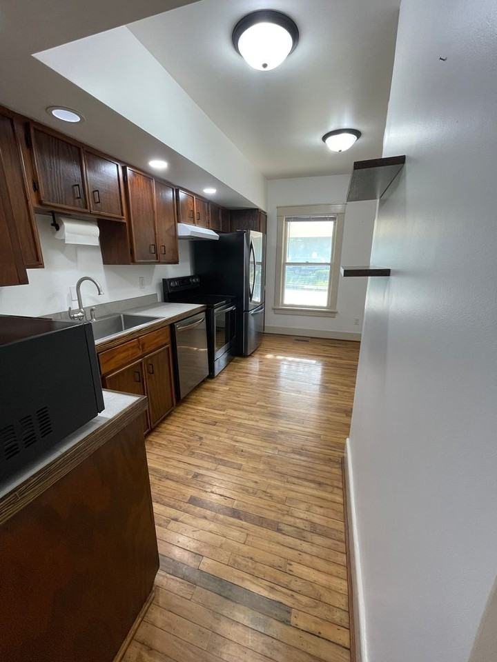 3045 N 11th St - Photo 5 of 50