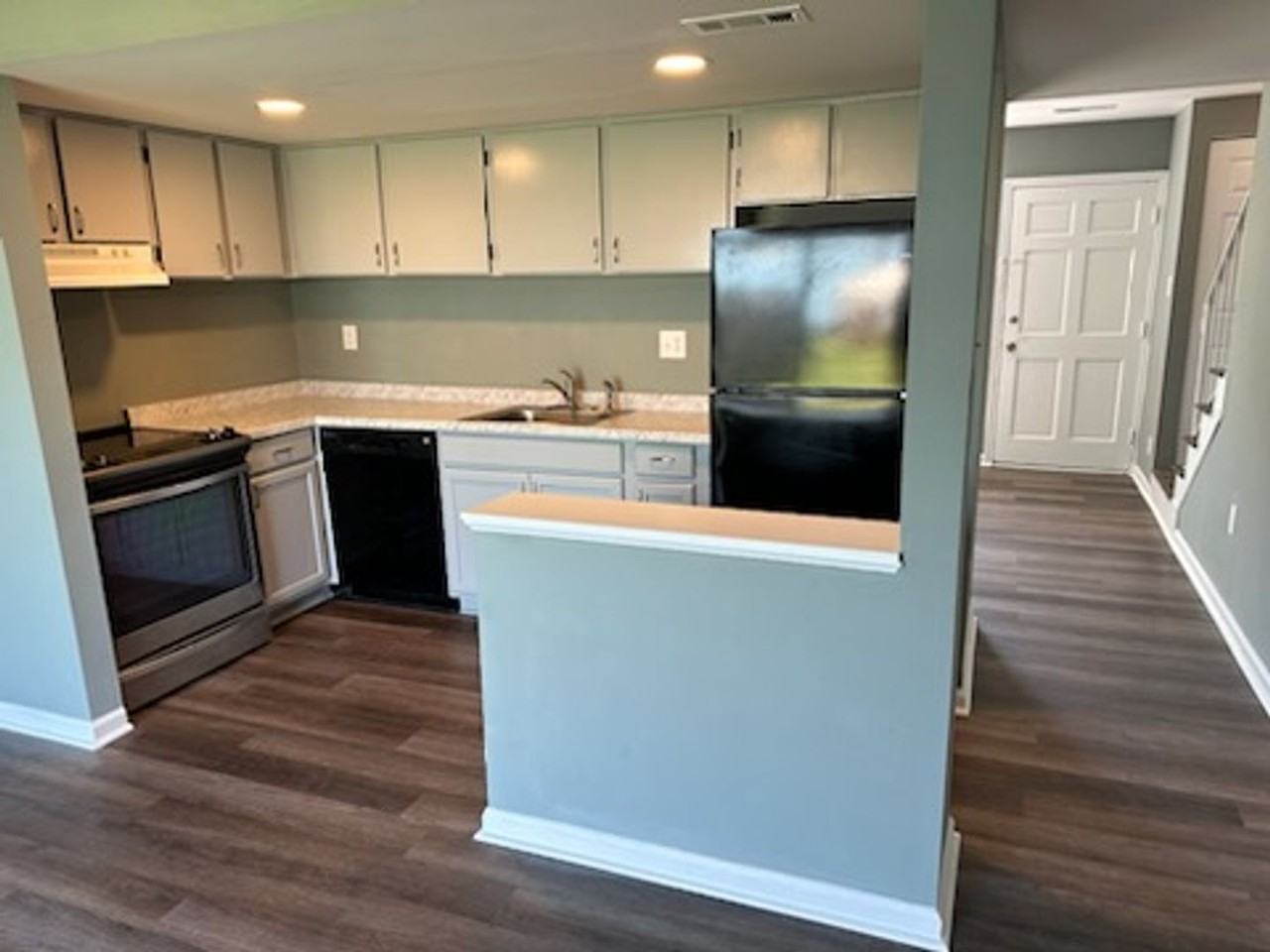 3248 Hunters Mill Dr - Photo 2 of 11