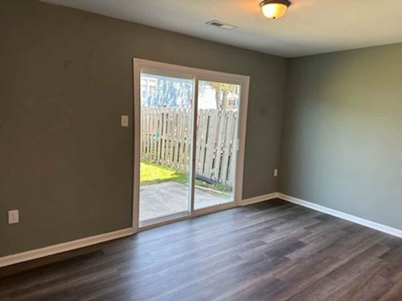 3248 Hunters Mill Dr - Photo 3 of 11