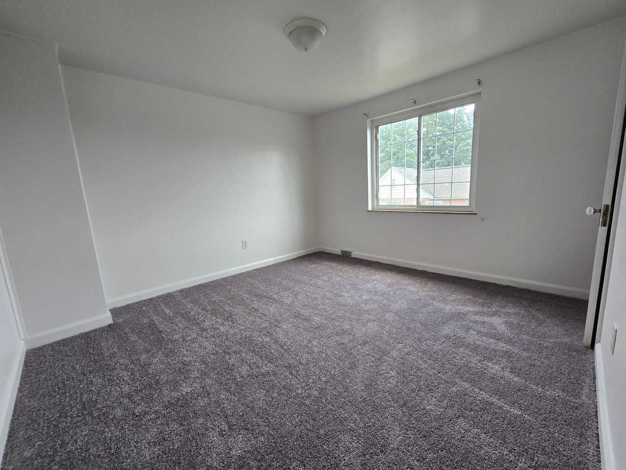 Charles St - Photo 4 of 9