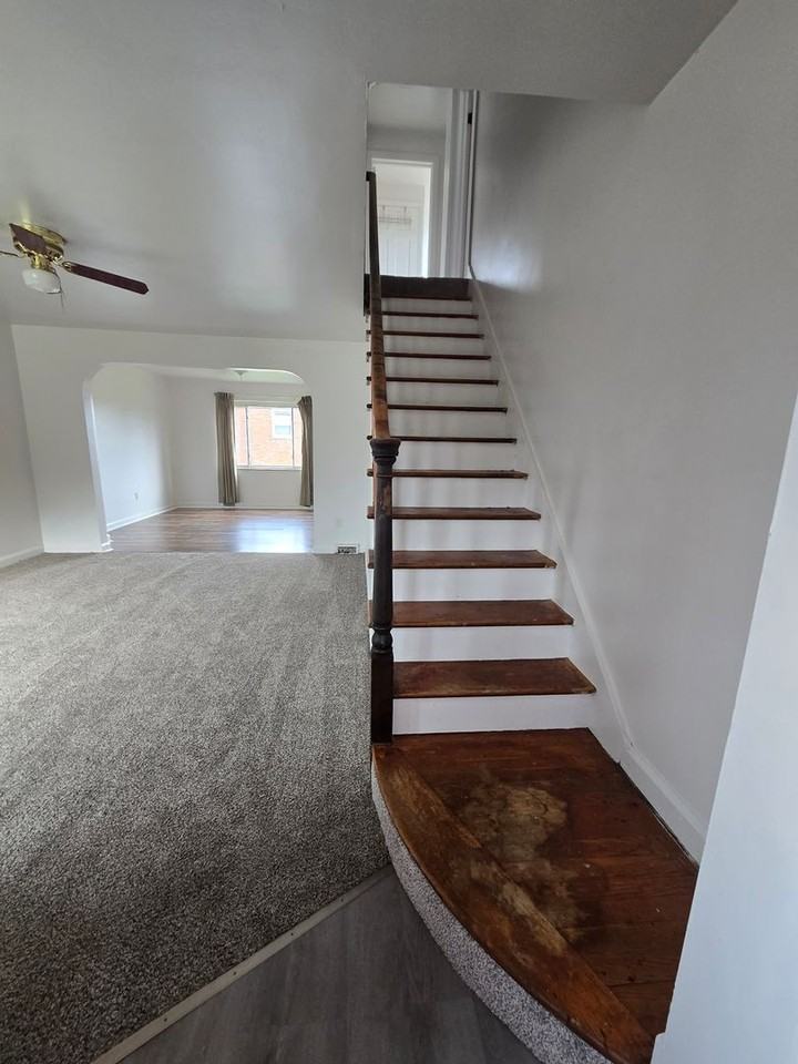 Charles St - Photo 5 of 9