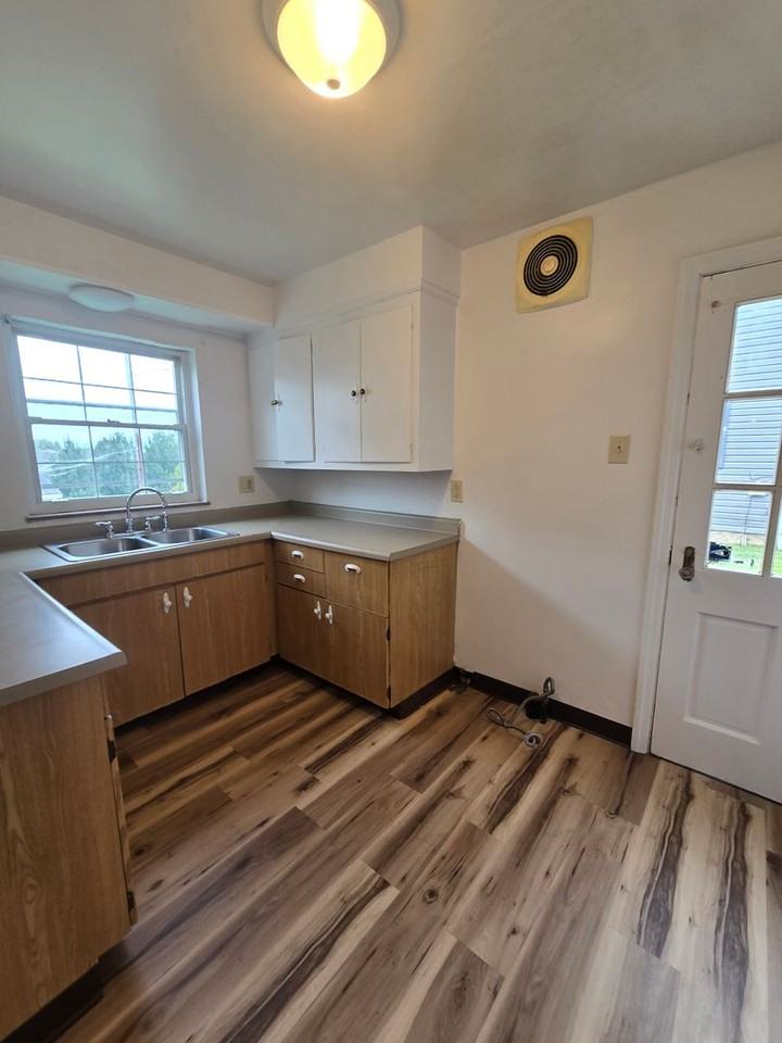 Charles St - Photo 6 of 9