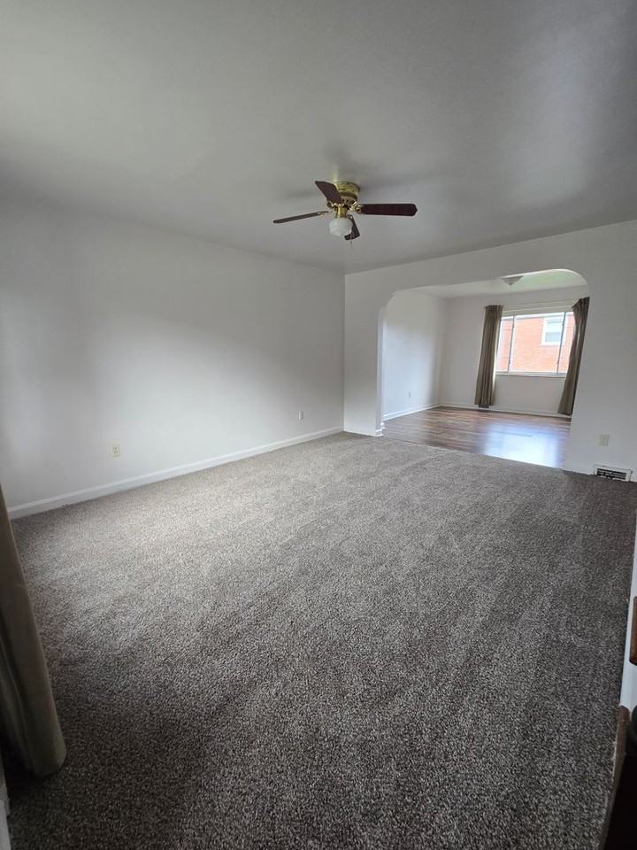 Charles St - Photo 7 of 9