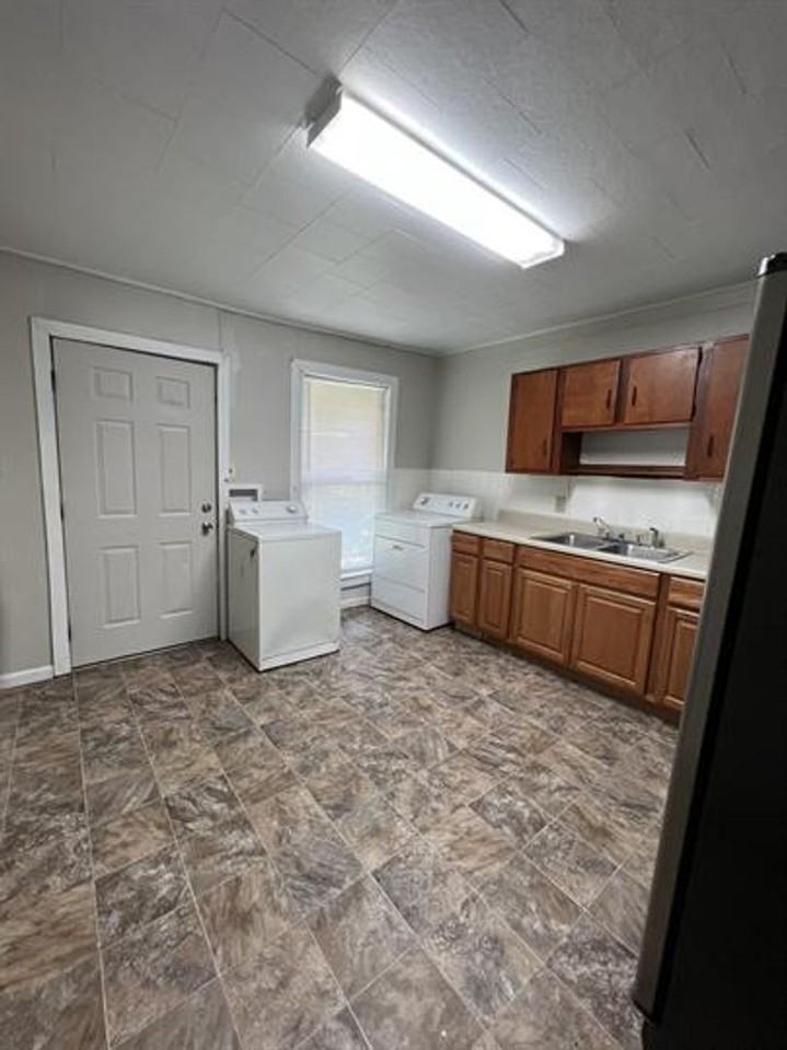 426 Ferguson Ln - Photo 2 of 7