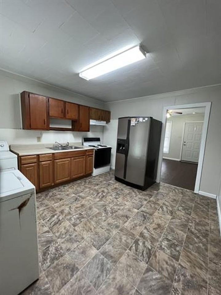 426 Ferguson Ln - Photo 3 of 7