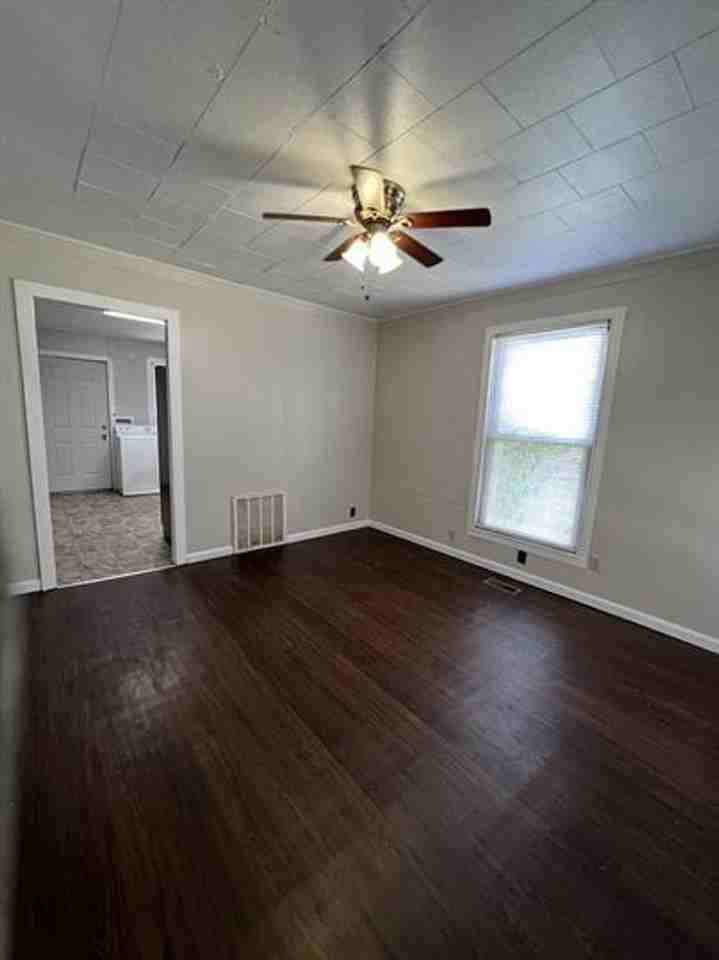 426 Ferguson Ln - Photo 4 of 7