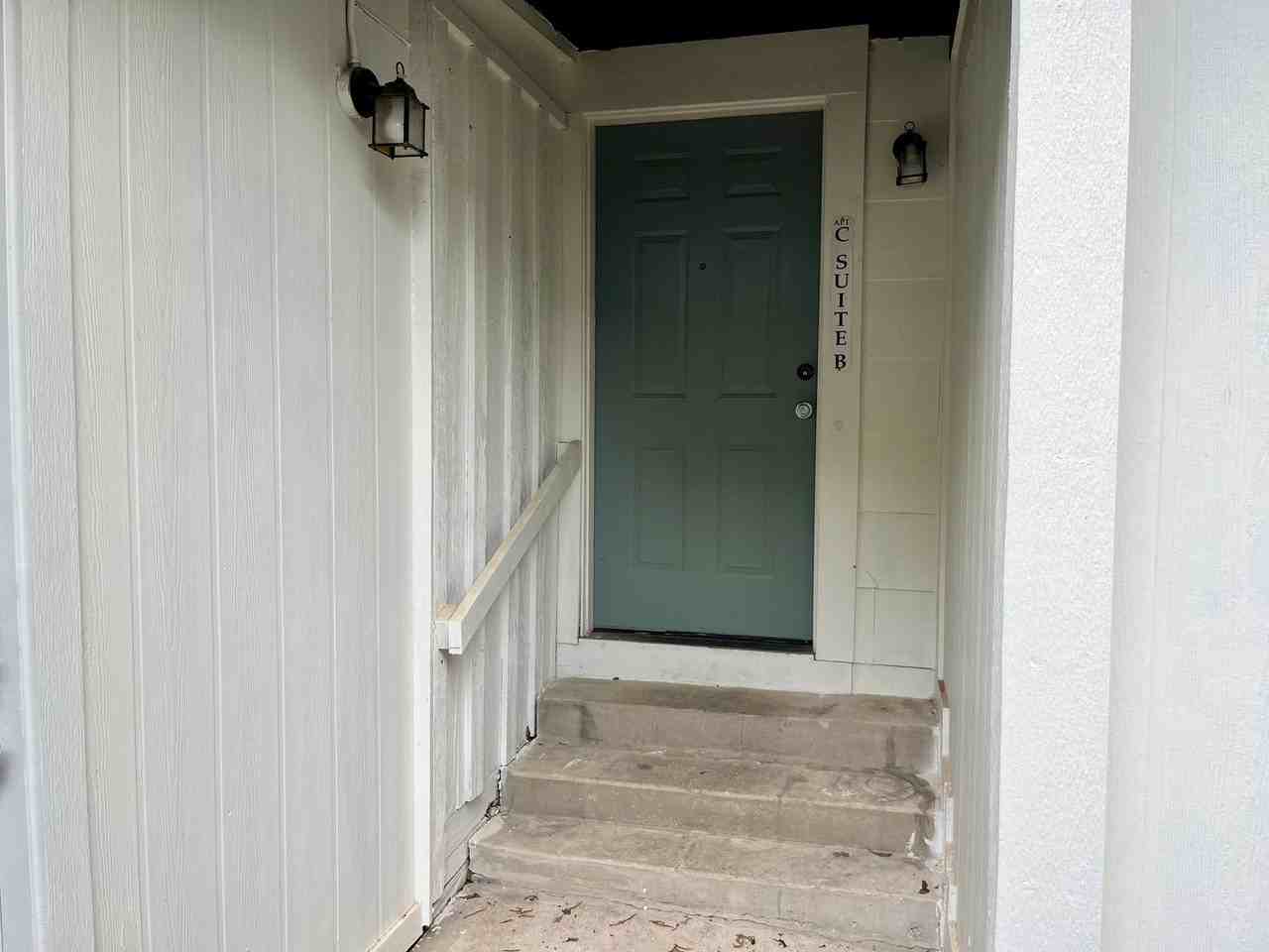 1002 Gregg St #CB - Photo 2 of 11