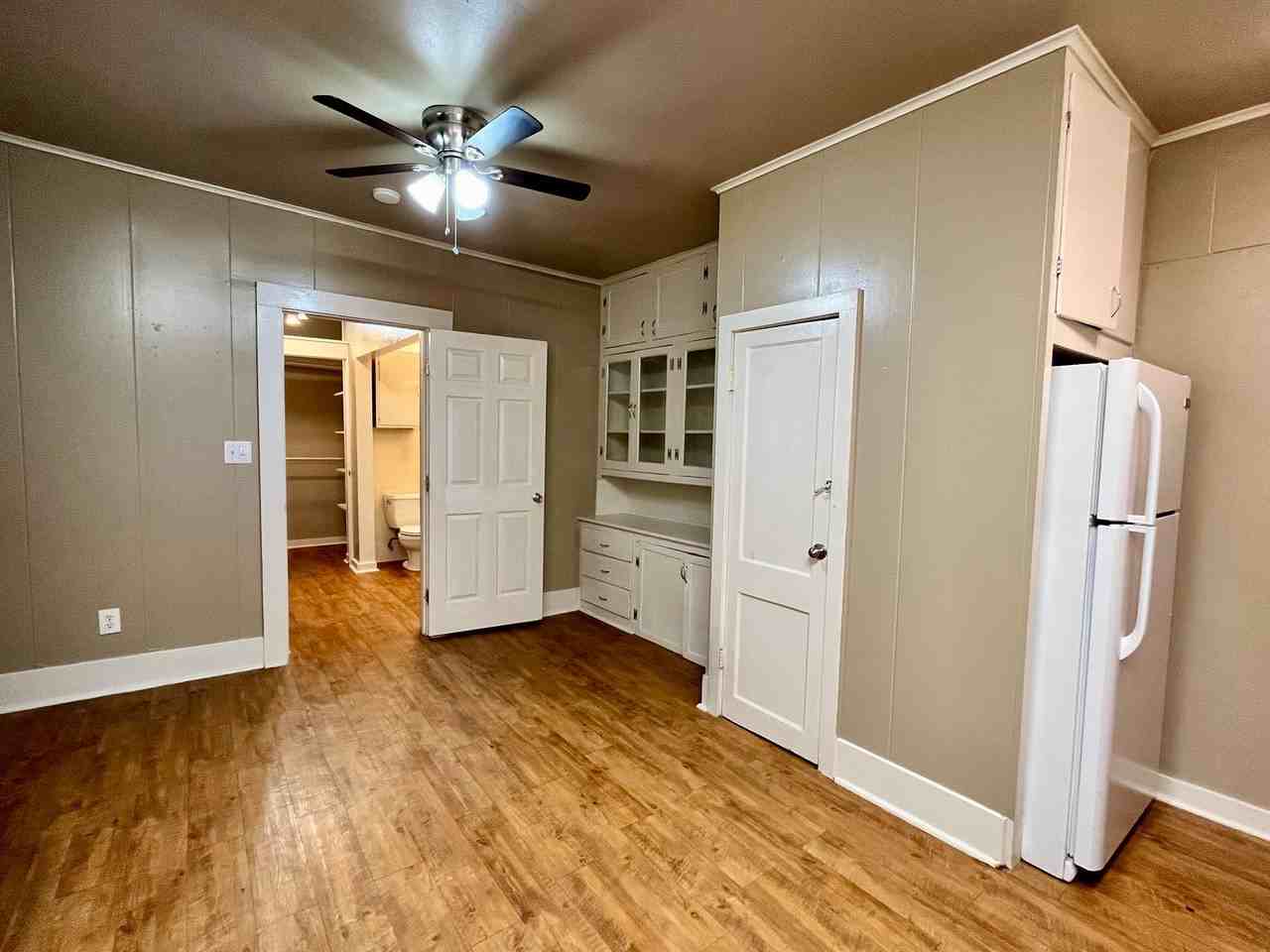 1002 Gregg St #CB - Photo 4 of 11
