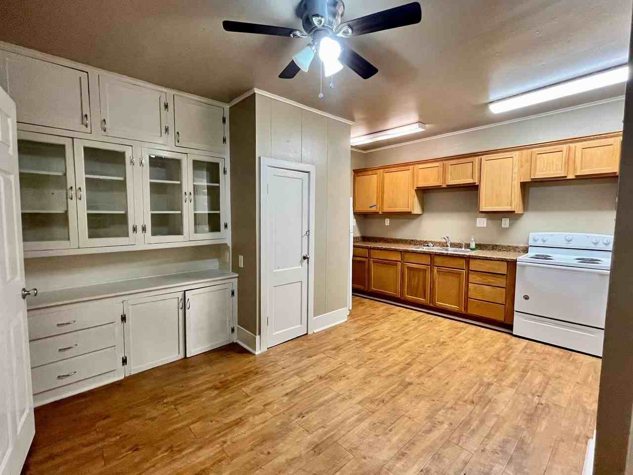 1002 Gregg St #CB - Photo 5 of 11