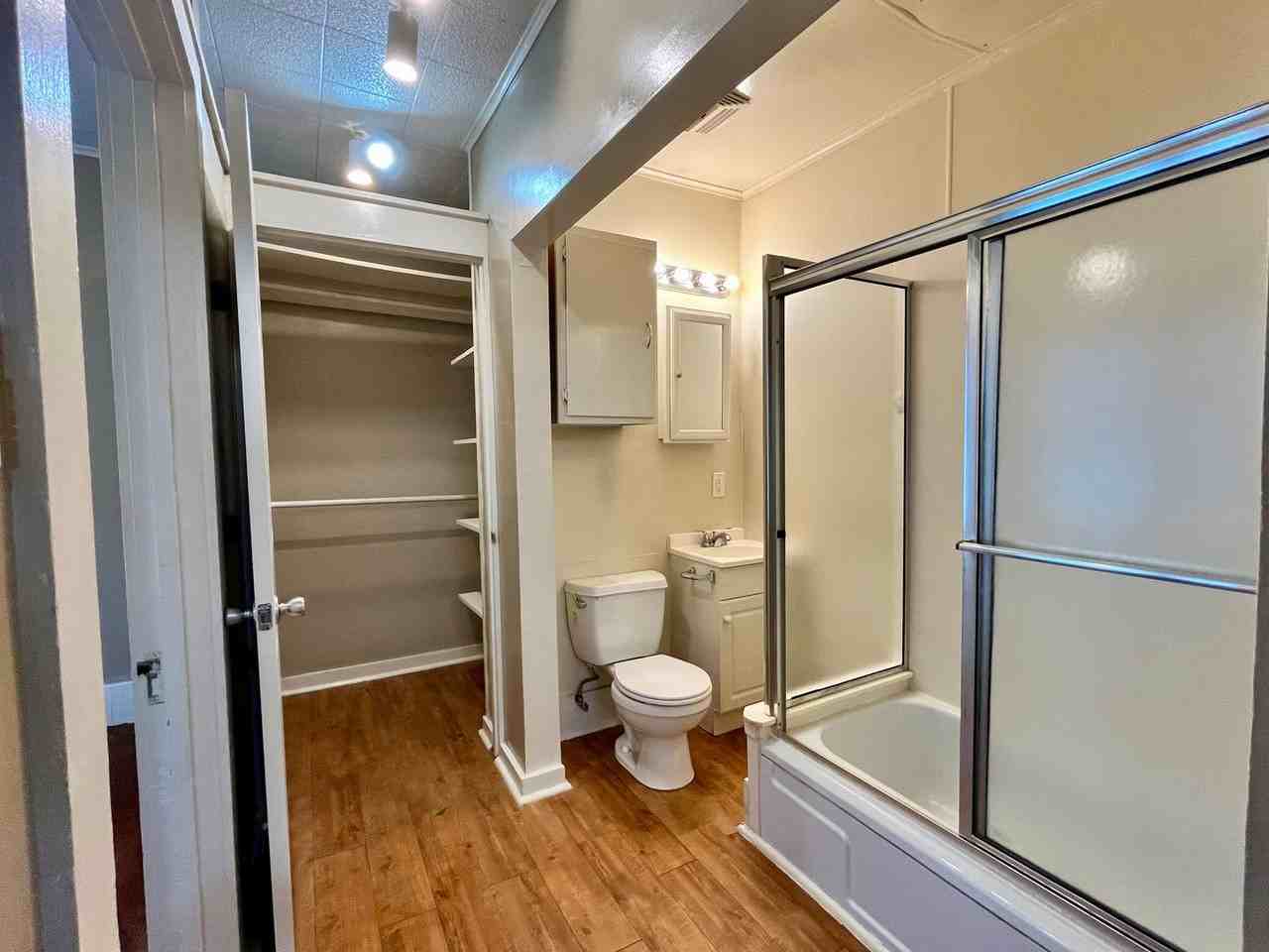 1002 Gregg St #CB - Photo 6 of 11