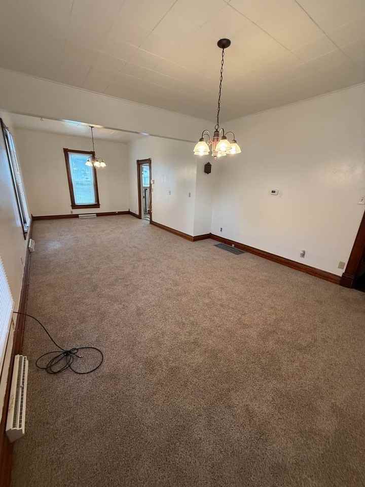 427 W 5th St - Photo 3 of 20