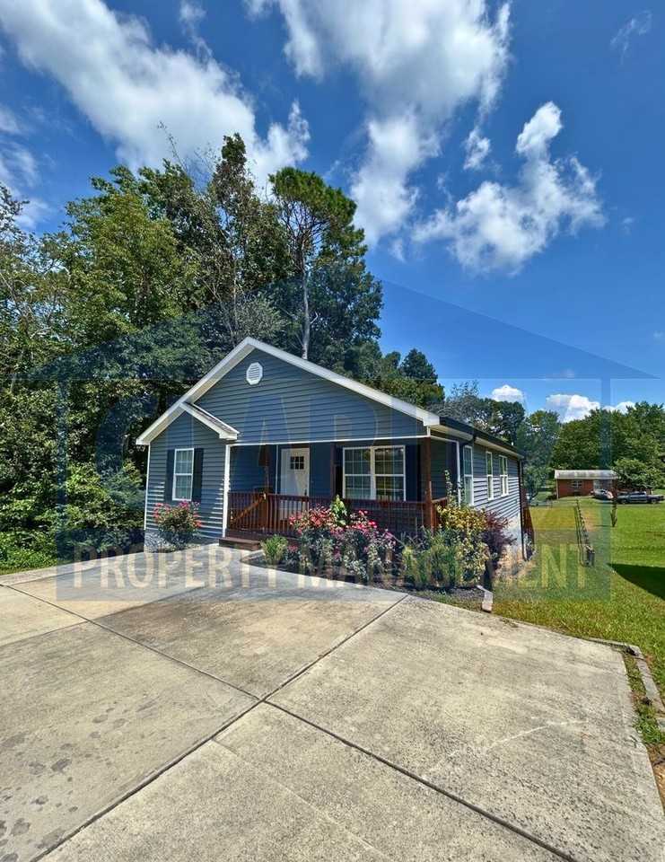 2707 Woodland Dr Se - Photo 2 of 29