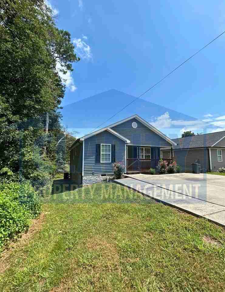 2707 Woodland Dr Se - Photo 3 of 29