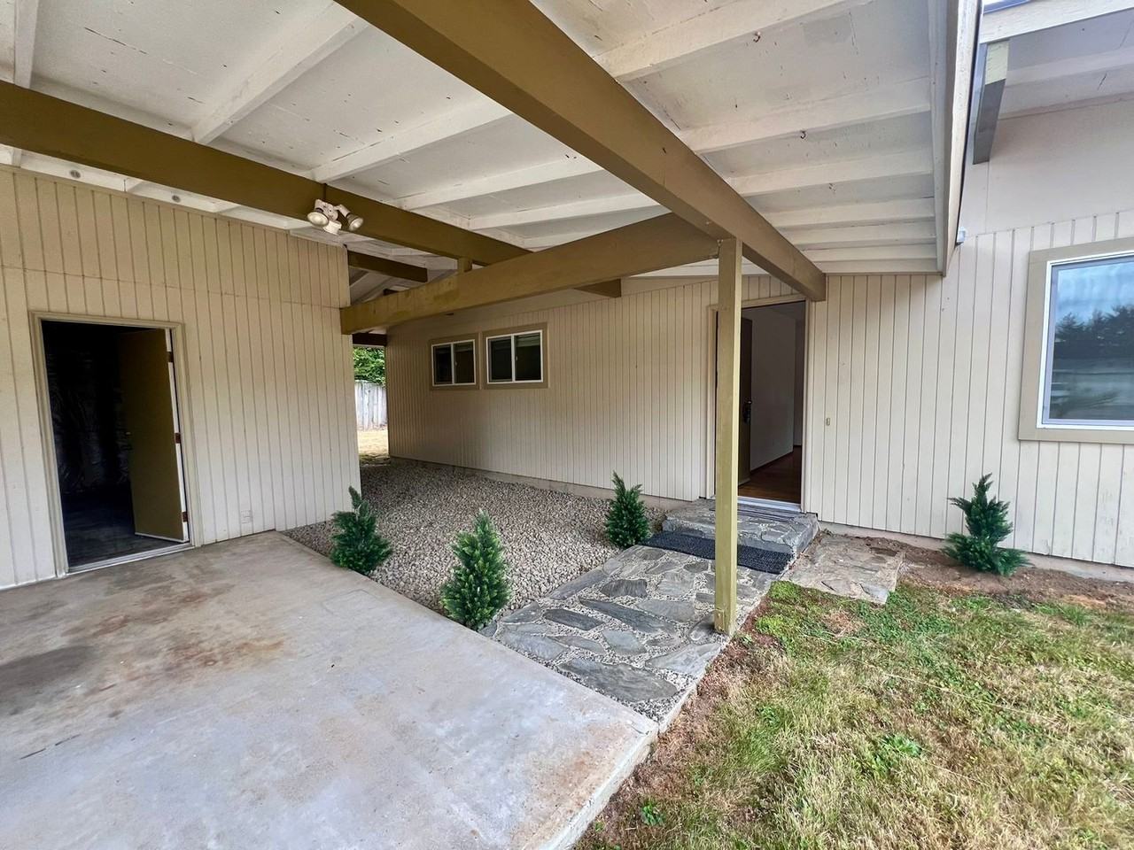 4020 15th Ct Ne - Photo 4 of 29
