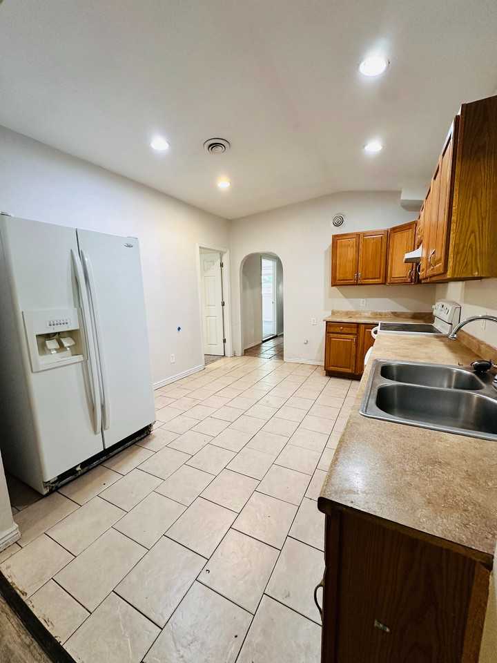 1385 Yukon Street - Photo 6 of 7