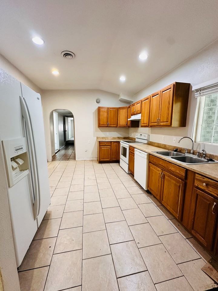 1385 Yukon Street - Photo 7 of 7