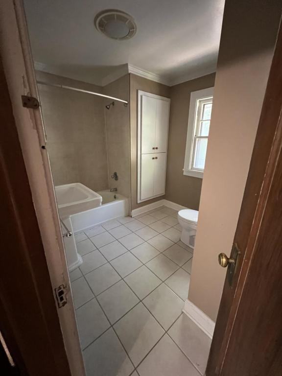 1057 Park Ave - Photo 5 of 7
