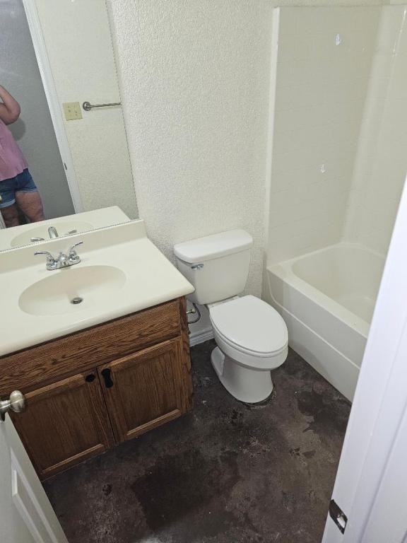 100 Surrey Ln - Photo 4 of 11