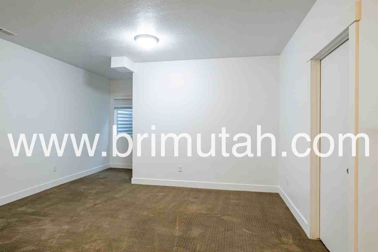 9196 S Holiday Bowl Ct #1 - Photo 7 of 28