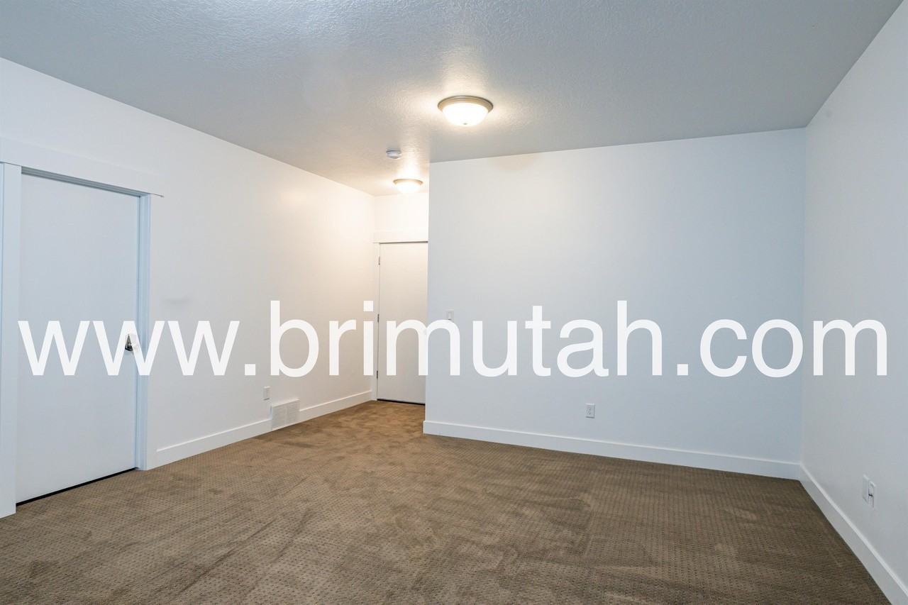 9196 S Holiday Bowl Ct #1 - Photo 5 of 28